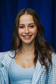 Shay Harel as Annie 2 in Annie 2018