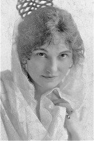 Lucille Young as Mazie in The Daredevil 1920