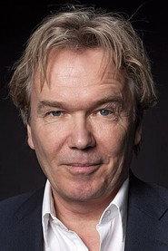 Tom Egbers as Stadium speaker (Voice) in De Zwarte Meteoor 2000