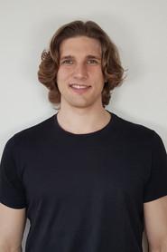 Wieland Lackinger as Oliver in Iris 2024