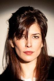 Susana Mendes as Clarinda in Kiss Me 2004