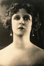 Hortensia Gelabert as Donna Irene in Los hijos de la noche 1939