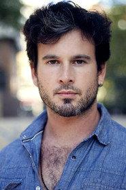 Xavi Soler as Víctor in Birds Don’t Fly at Night 2020