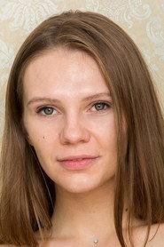 Elina De Leon as Charlotte in Anna et les enfants 2026