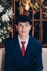Gustavo Kuehne as Thiago in 13 de Julho 2025