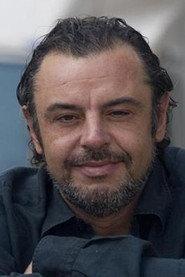Tomás Gayo as Tony in Entre hermanos 1984