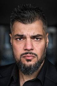 Imad Mardnli as Wachmann in Endlich Witwer 2018