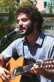 Joan Pons as Veu i guitarra (self) in El Petit de Cal Eril: El retrobament 2020