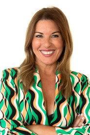 Patricia Espejo as Julia in La Oferta 