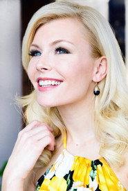 Tabby Delarosby as Courtney Reed in Ice House 2020