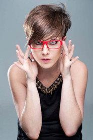 Sara Escudero as Olga in Actos por partes 2023