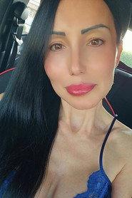 Cindy Litz as Elena in Momenti di donne 2026