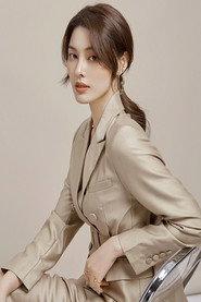Huang Ziling as Li Qing in Man-Eating Shark 2023