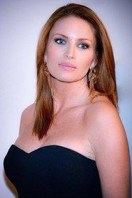 Carolina Gynning as Elin in Blondie 2012