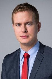 Gustav Fridolin as Self in 104 dagar 2015