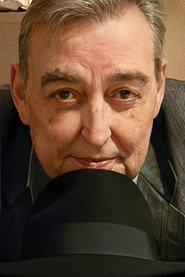 Josep Mota as Amo Pensió in Get That Girl! 2000