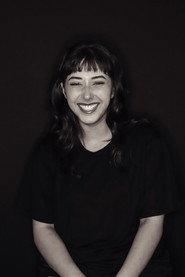 Ana Lambert as Éden in Paralelos 