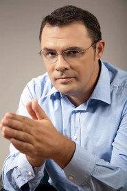 Moise Guran as himself in 30 Years and 15 Minutes 2020
