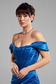 Seray Kaya as Maria in The Turks are Coming: The Sword of Justice 2020