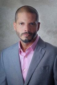 Ricardo Vázquez as Rubén González in Impacto mortal 1998