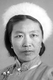Ichinkhorloo Dashzeveg as Tsetsgee in Pack of Wolves 1939