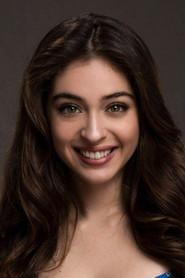 Cemre Baysel as Yaz Akdeniz in Aşk Filmi 2024