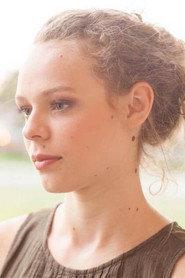 Gabrielle Pizzato as Amanda in Bye bye Jaqueline 2017