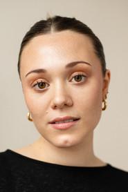 Laurence Trudelle as Émilie in Sweet Sixteen 2023