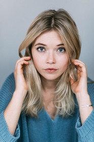 Farina Flebbe as Charu Benisha Borscht in Miss Merkel - Mord auf dem Friedhof 2024