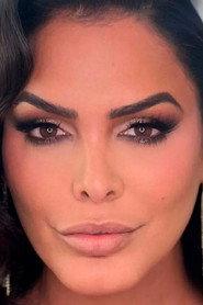 Amor Romeira as Gina in Zoe 2025
