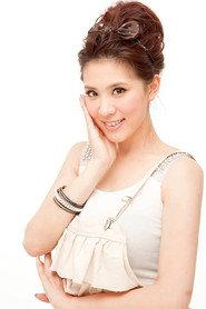 Karen Ying-Chen Hu as 溫瑞萱 in The Fierce Wife Final Episode 2012