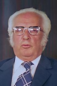Hayri Karabey as Coğrafyacı Rıza in The Chaos Class Is Waking Up 1976