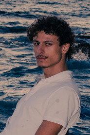 Thomas Kossmann as Elias in HERRATA 2026