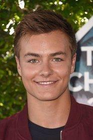 Peyton Meyer as Jordan Van Draanen in He's All That 2021