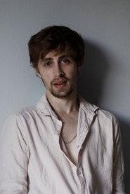 Gui Mallmann as André in Dias de Camus 2024