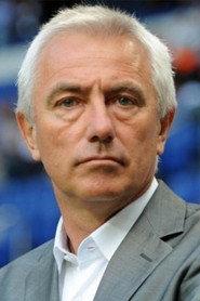 Bert van Marwijk as Self in Het jaar van Barry en Bert 2017