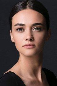 Hande Soral as Esra in Tahin Pekmez 2017