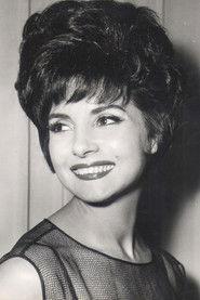 Noelia Noel as Patricia in Me caiste del cielo 1975