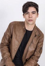 Victor Hugo Villanueva as Daniel in El Grosor del Polvo 2023