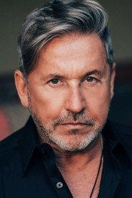 Ricardo Montaner as Self in Raphael, de tanta gente 2022
