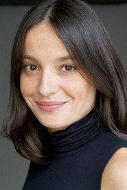 Gioia Vicari as Claudia in Look Who's There 2022
