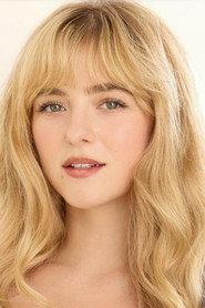 Sarah-Grace Donnelly as Tori in Souvenirs 2021