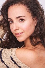Skye Coyne as Jen in The Date Whisperer 2023
