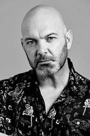 Carlos Reyes as Gabriel Santos in No dejes de grabar 2 2022