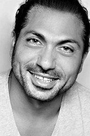 Mohamed Hamdy as أيمن in At Cairo's Railway Station 2006