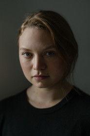 Mia Threapleton as Nora in Dropping 2023