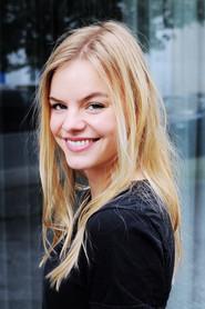 Sophia Schober as Lisa Lauder in Arzt mit Nebenwirkung 2017