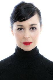 Leyre Berrocal as Lola in Entre vías 1995