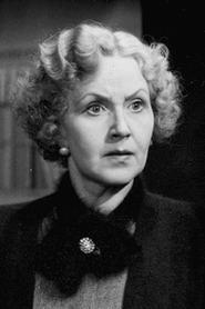 Signe Wirff as Anna Sommer in Stiliga Augusta 1946