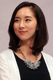 Bae So-eun as Ari in Kissing Cousin 2016